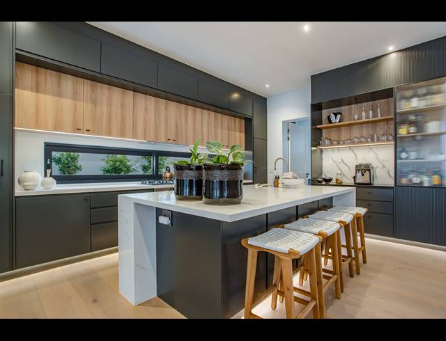4 BEDROOM HOUSE RENTED IN PEARL VALLEY GOLF & COUNTRY ESTATE